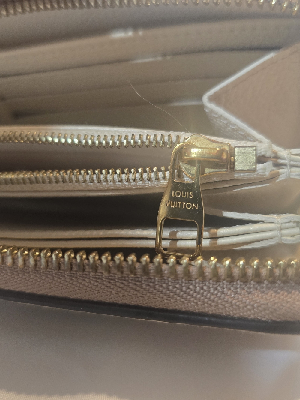 Authentic Louis Vuitton Empreinte Monogram Zippy Wallet - Cream/Tan Microchipped - Picture 16 of 16